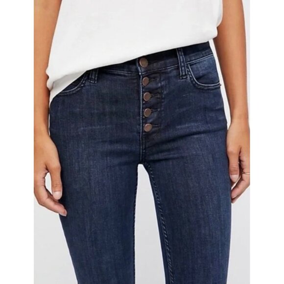 FREE PEOPLE Dark Wash Blue Distressed Button-Fly Raw Hem Skinny Jeans Size 27 - Picture 2 of 8